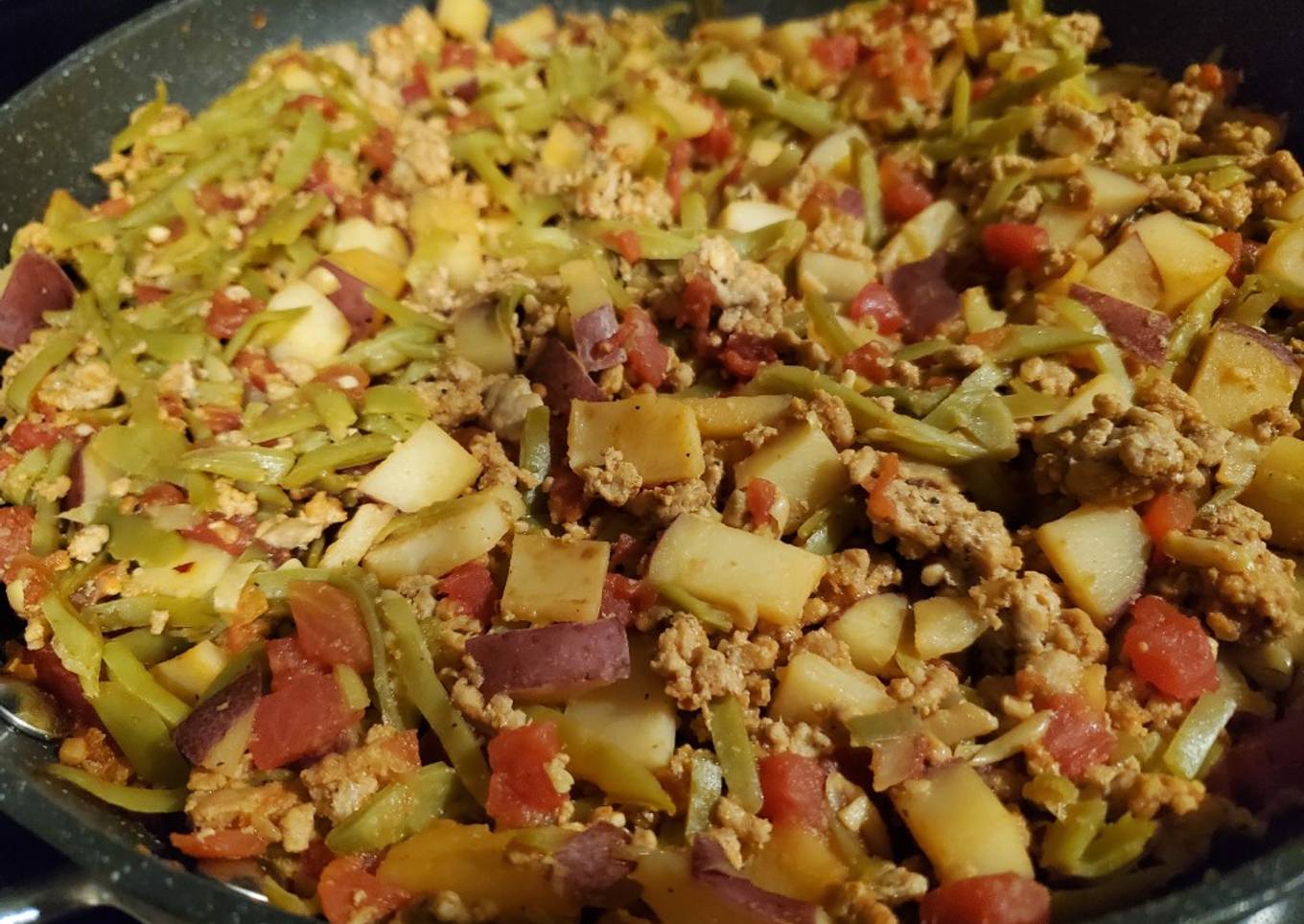 Healthy Picadillo with Turkey and Red Potatoes (One Pan)