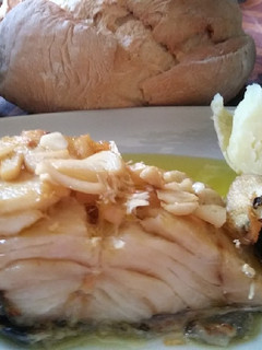 Una foto de Bacalao con ajos