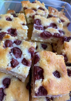 Túrós meggyes bögrés süti recept fotója
