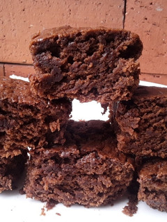 Una foto de Brownies🍮 de café☕ y chocolate🍫 veganos🤔