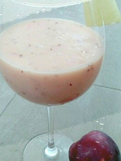 Una foto de Batido de melón y ciruela roja