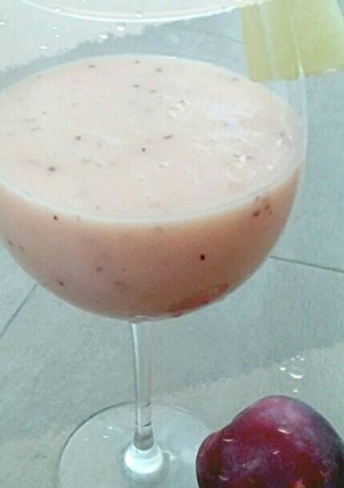 Una foto de Batido de melón y ciruela roja