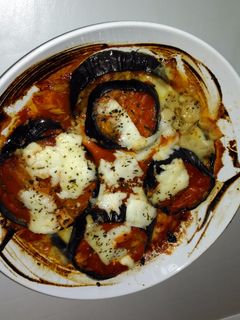 Una foto de Berenjenas con queso y atún