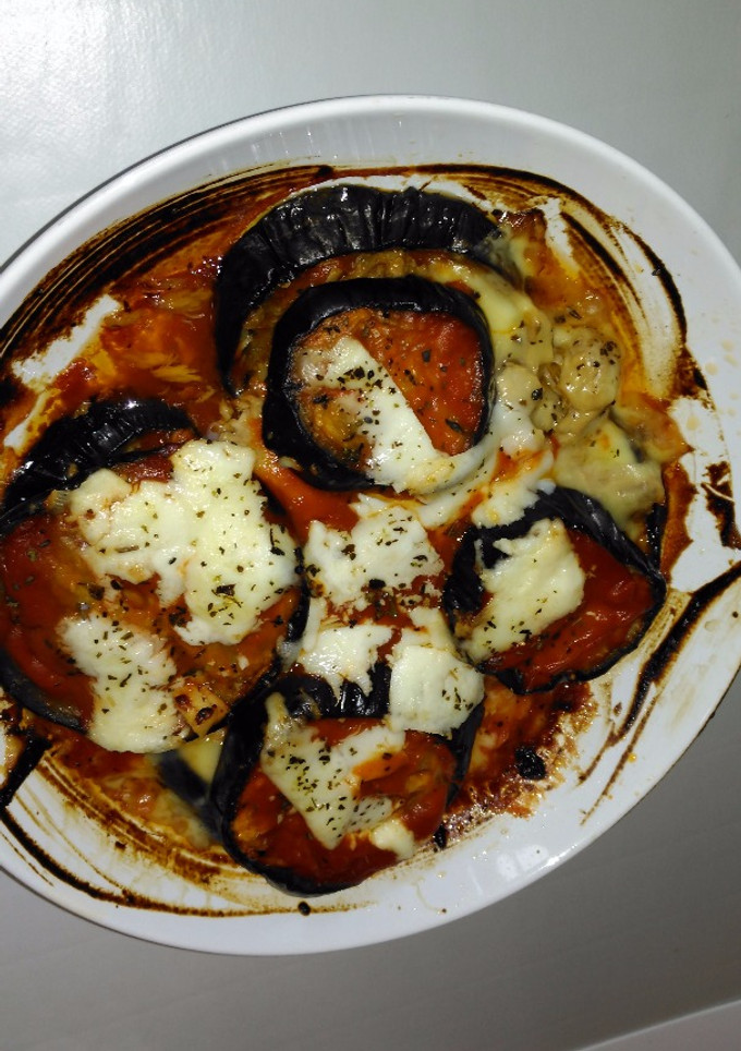 Una foto de Berenjenas con queso y atún 