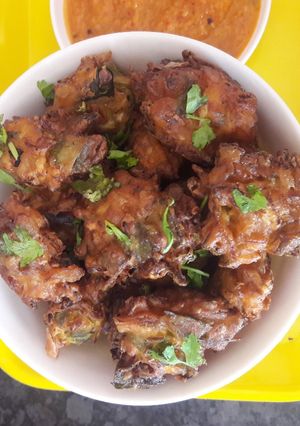 A picture of Cabbage capsicum pakoda.