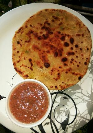 आलू का पराठा (aloo ka paratha recipe in Hindi) रेसिपी मुख्य फोटो