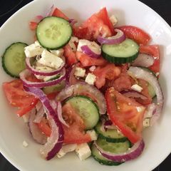 A picture of Greek salad 🥗.