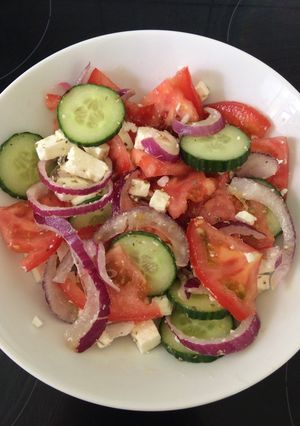 A picture of Greek salad 🥗.