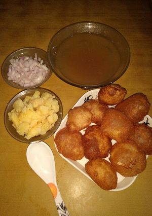 A picture of Pani poorii.
