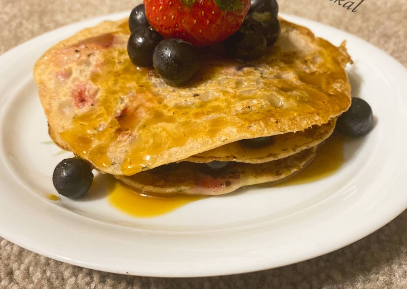 Caramelized berries pan cake