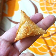 One bite Meethay samosay A picture of One bite Meethay samosay.