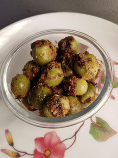 ભરેલાં ગુંદા નું શાક (Bharela Gunda Shak Recipe In Gujarati) રેસીપી મુખ્ય ફોટો
