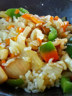 Una foto de Arroz con sepia y verduras