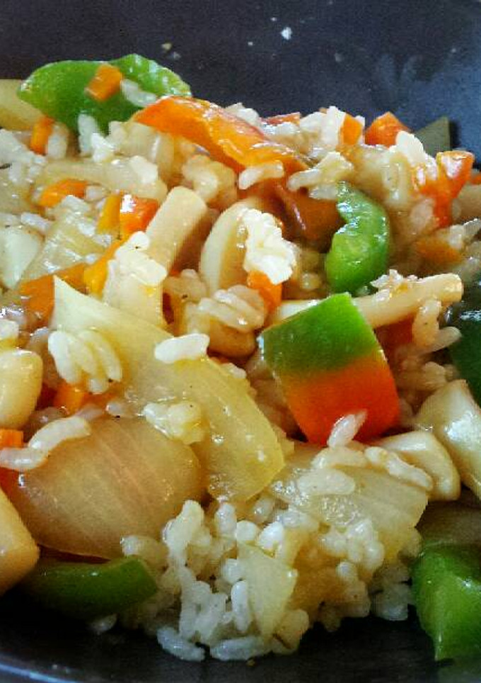 Una foto de Arroz con sepia y verduras