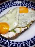 Tosta de aguacate y huevo