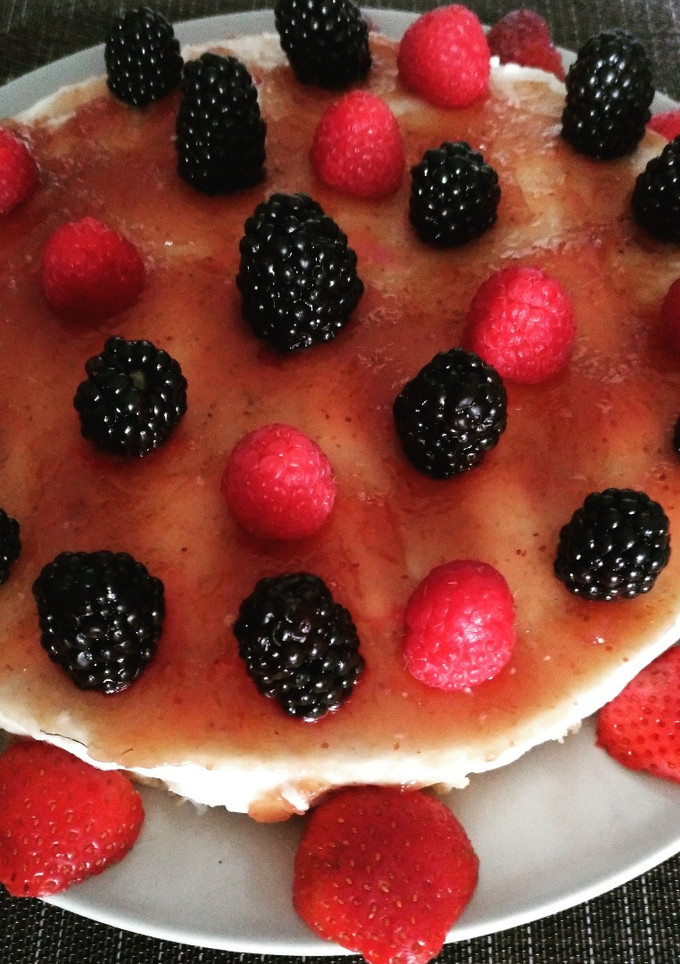 Una foto de Tarta de queso con frutos rojos