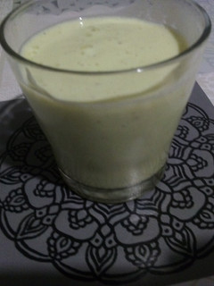 Una foto de Batido de aguacate y plátano 🥑🍌