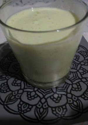 Una foto de Batido de aguacate y plátano 🥑🍌