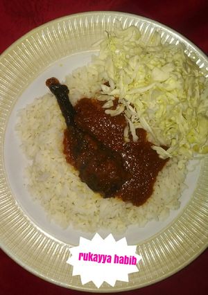 Farar shinkafa da miyar zabuwa ainihin hoton girkin