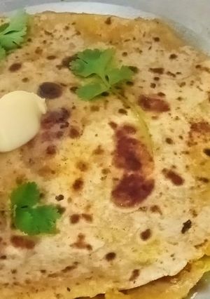 आलू के पराठे (aloo ke parathe recipe in Hindi) रेसिपी मुख्य फोटो