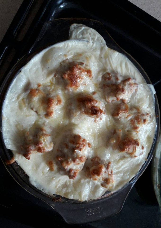 Una foto de Huevos rellenos de carne picada con bechamel