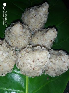 खसखस कोकोनेट मोदक (Khaskhas Coconut Modak recipe in Hindi) रेसिपी मुख्य फोटो