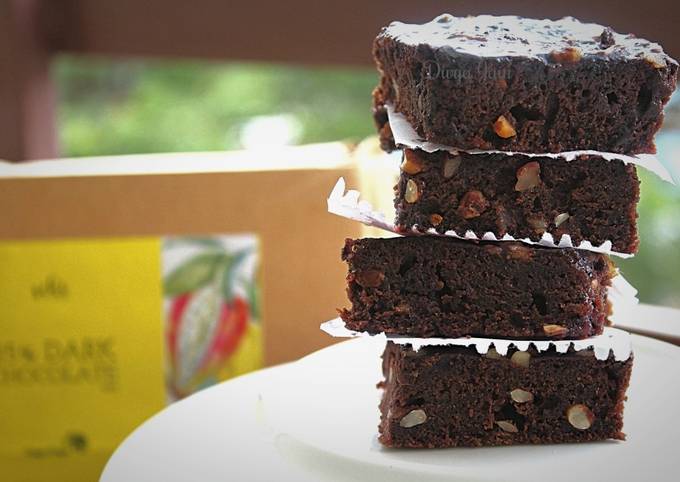 Black Bean Fudgy Dark Chocolate Brownie