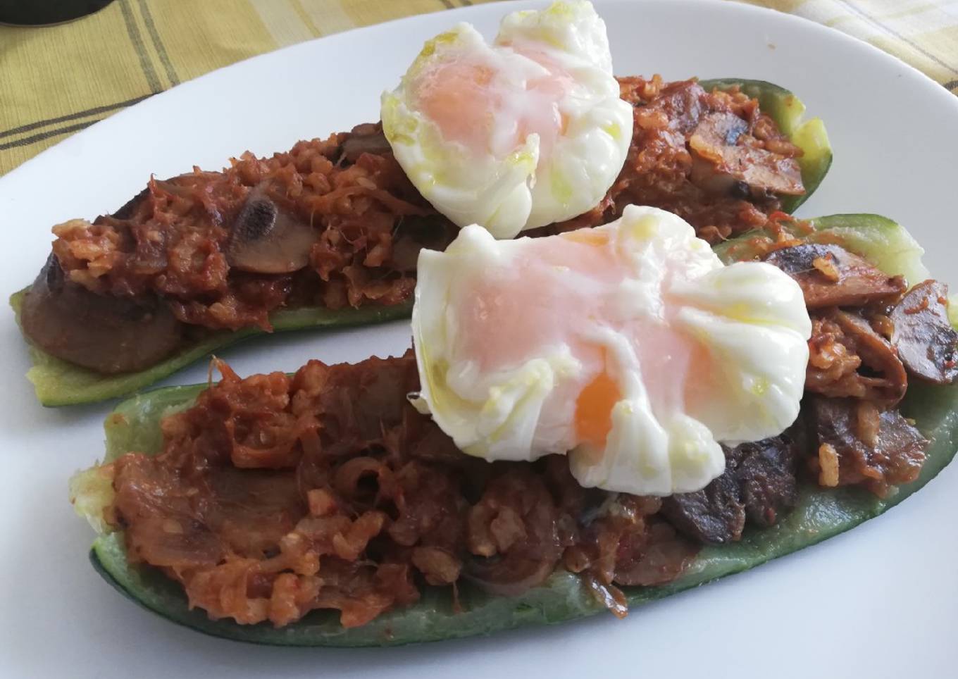 Calabacín relleno de champiñones y arroz integral