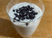 Una foto di smoothie allo yogurt