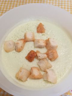 Una foto de Salmorejo de pepino con yogur en batidora de jarra
