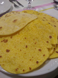 Una foto de Tacos Mexicanos con rellenos diferentes