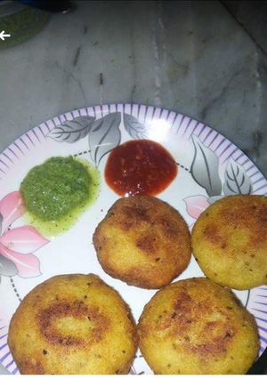 A picture of Suji ki kachori.
