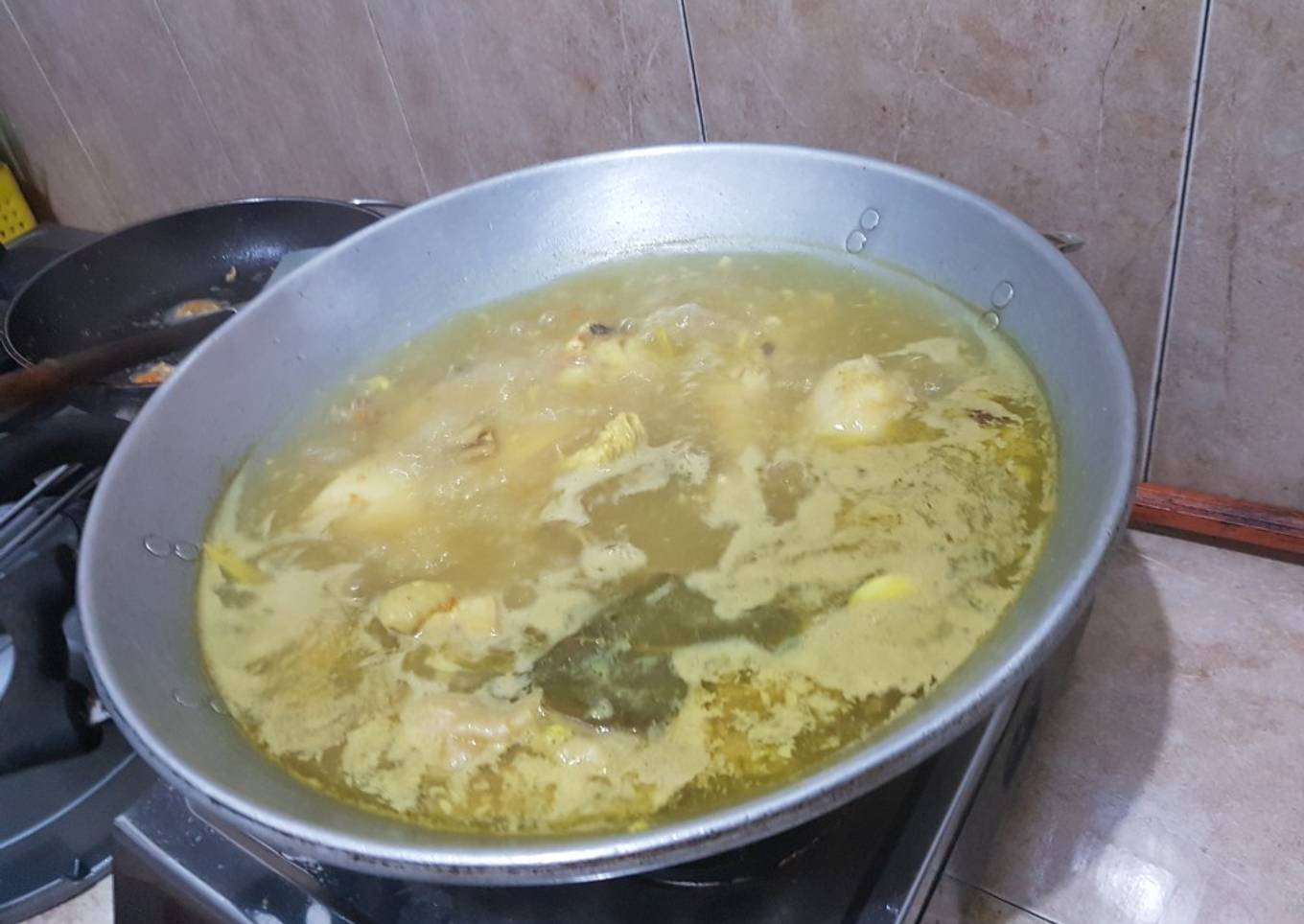 Ayam Ungkep siap digoreng (Ayam Goreng Bu Ning)