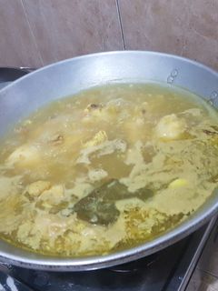 Foto resep Ayam Ungkep siap digoreng (Ayam Goreng Bu Ning)