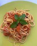 Spaghetti con tomate cherry
