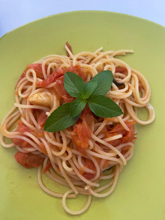 Una foto de Spaghetti con tomate cherry