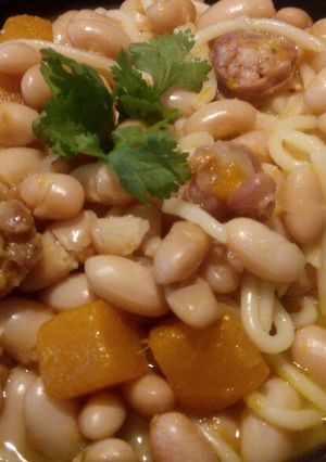 Una foto de Porotos con riendas y longaniza!!!!
