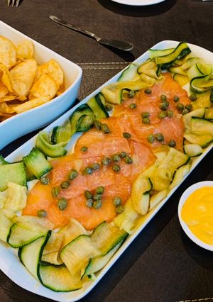 Una foto de Carpaccio de Salmón