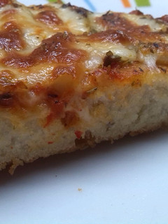 Una foto de Pizza casera con masa líquida