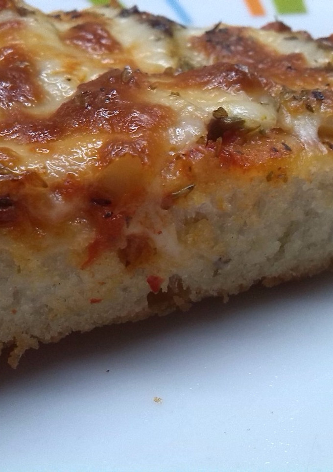 Una foto de Pizza casera con masa líquida