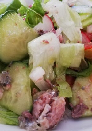 Una foto de Ensalada con algo de mar