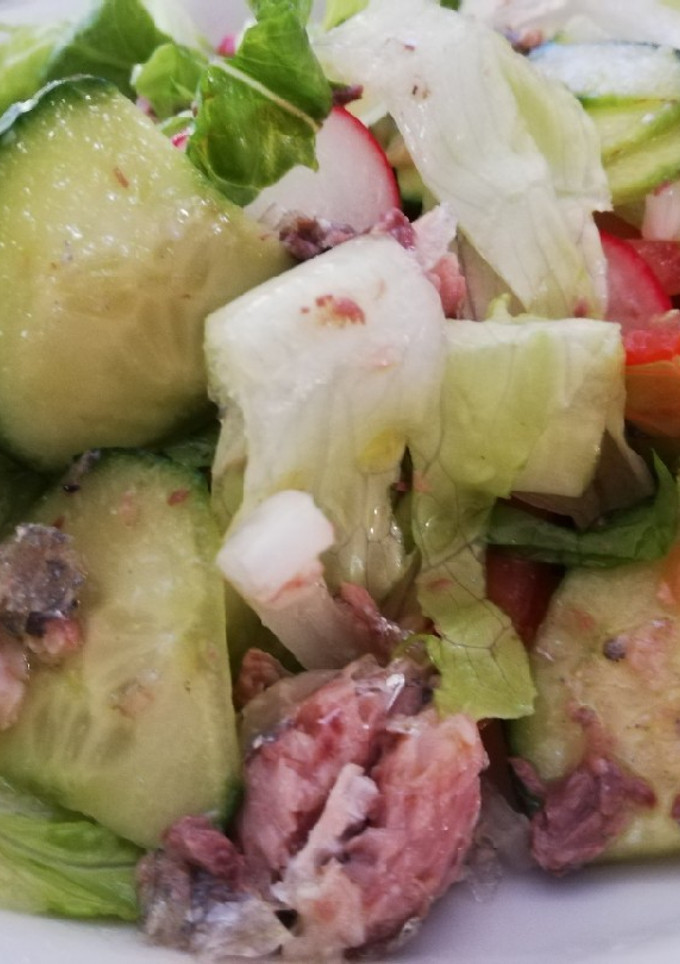 Una foto de Ensalada con algo de mar
