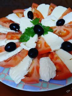Une photo de Salade tomates mozzarella 🥗