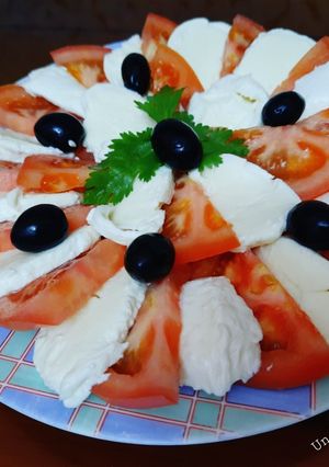 Une photo de Salade tomates mozzarella 🥗