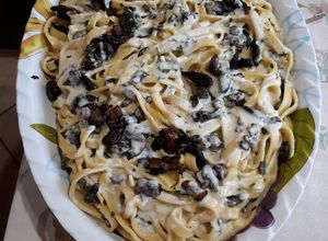 Foto di Tagliatelle funghi e pancetta con fonduta di taleggio
