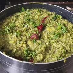 A picture of Palak khichdi.