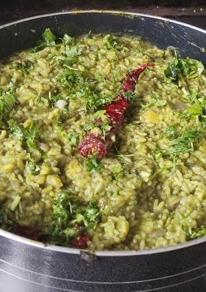 A picture of Palak khichdi.