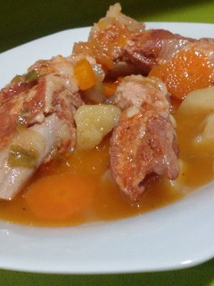 Una foto de Guiso de costillas con patatas en olla rápida