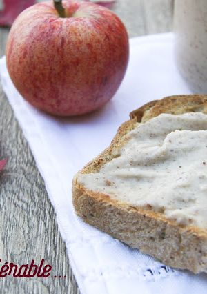 Une photo de Beurre de pommes végétal au sirop d'érable