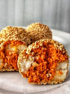 Una foto de 🌱BOMBAS DE PATATA Y SOBRASADA VEGANA🌱